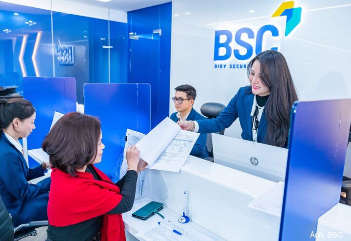 Hoạt động tư vấn khách hàng tại BSC.