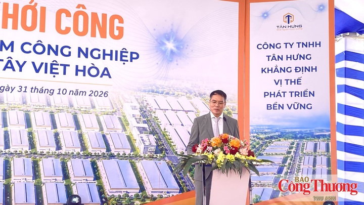 Ông Nguyễn Đức Toàn, Giám đốc Công ty TNHH Tân Hưng, đại diện chủ đầu tư phát biểu tại sự kiện.