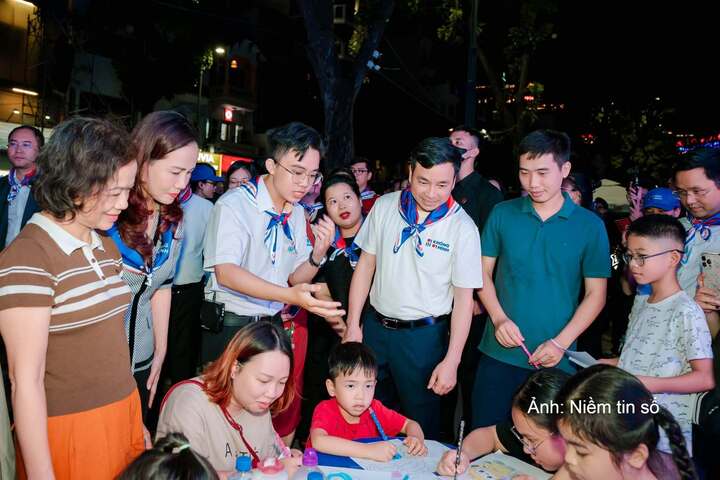 Các đại biểu tham dự sự kiện.