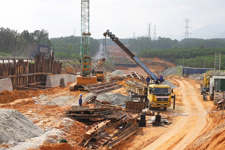 Nhà thầu giao thông đau đầu vì “bão giá” vật liệu xây dựng Nhà thầu giao thông đau đầu vì “bão giá” vật liệu xây dựng