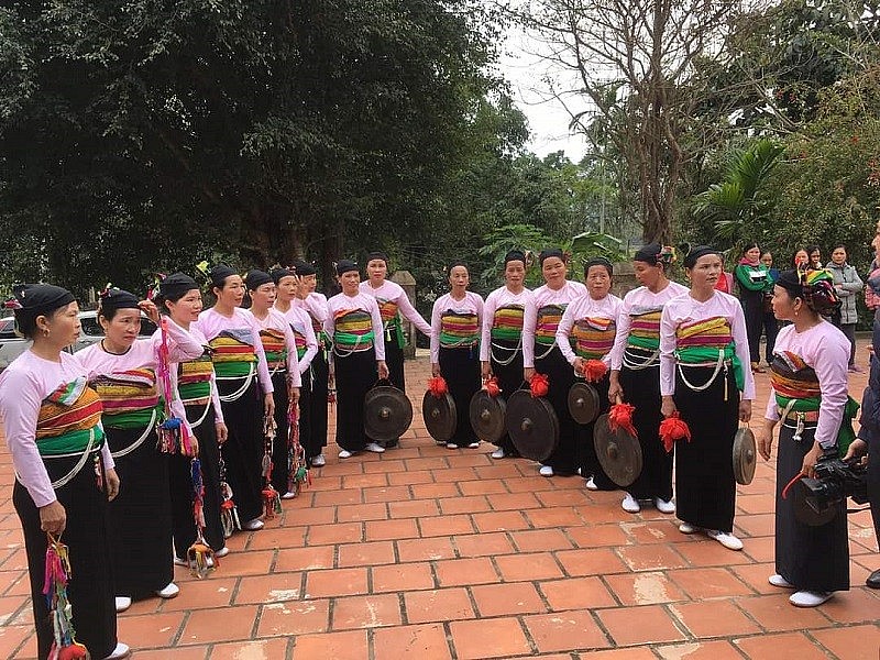 Cồng chiêng mang đậm nét văn hóa và hồn cốt của đồng bào các dân tộc Mường Cồng chiêng mang đậm nét văn hóa và hồn cốt của đồng bào các dân tộc Mường