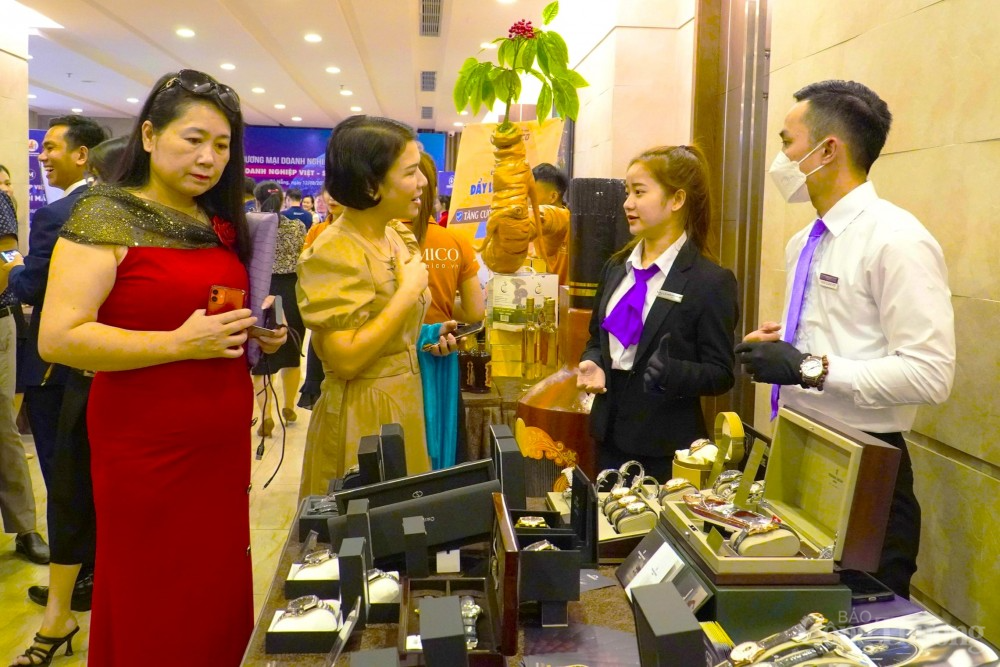 Xúc tiến thương mại và kết nối đầu tư giữa doanh nghiệp Đà Nẵng - Hà Nội Xúc tiến thương mại và kết nối đầu tư giữa doanh nghiệp Đà Nẵng - Hà Nội