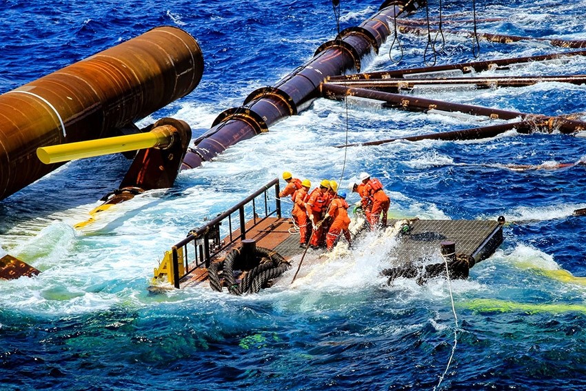 Trong bối cảnh mới đòi hỏi dự thảo Luật Dầu khí (sửa đổi) phải có cách nhìn mới để “đánh thức” đầu tư, vừa bảo đảm tính đặc thù, vừa bảo đảm tính thống nhất của hệ thống pháp luật, hài hòa thông lệ quốc tế Trong bối cảnh mới đòi hỏi dự thảo Luật Dầu khí (sửa đổi) phải có cách nhìn mới để “đánh thức” đầu tư, vừa bảo đảm tính đặc thù, vừa bảo đảm tính thống nhất của hệ thống pháp luật, hài hòa thông lệ quốc tế