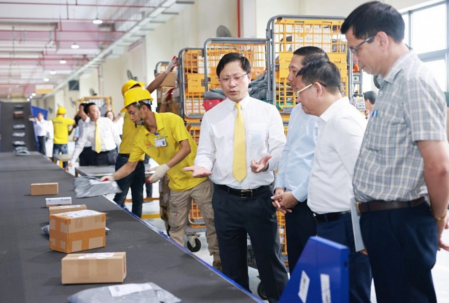 Tổng công ty Bưu điện Việt Nam khai trương Trung tâm vận chuyển và Kho vận khu vực phía Bắc Tổng công ty Bưu điện Việt Nam khai trương Trung tâm vận chuyển và Kho vận khu vực phía Bắc