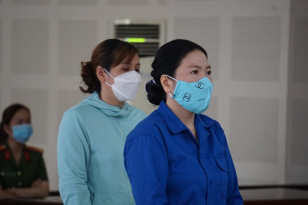 Nữ đại gia Đà Nẵng Đào Thị Như Lệ (trái) và Ngọc Anh