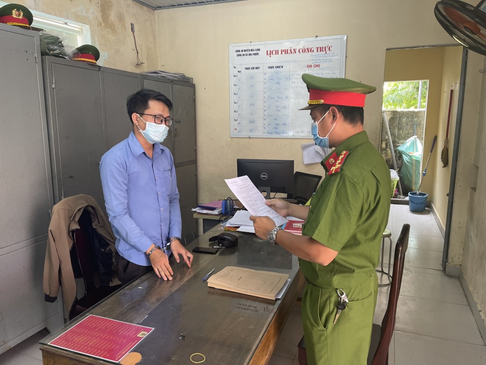 undefined Đà Nẵng: Bắt nhân viên ngân hàng hướng dẫn khách vay rồi chiếm đoạt tiền