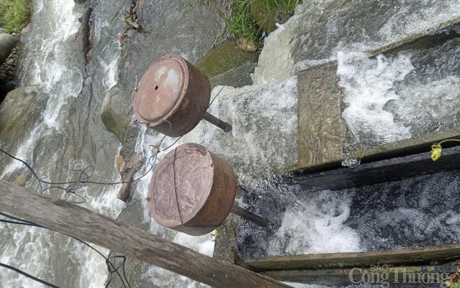 Nhiều bản làng vùng cao ở Nghệ An vẫn ngóng điện lưới quốc gia