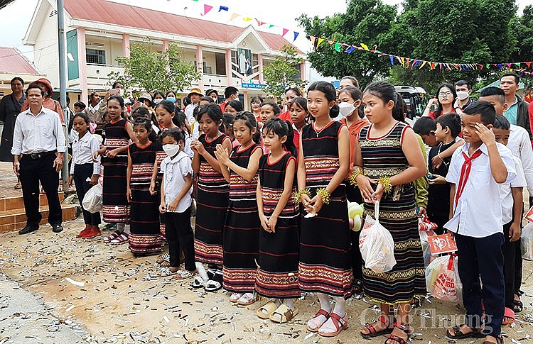 Đắk Lắk: Central Retail trao tặng ‘Nhà ăn bán trú’ cho Trường tiểu học Trần Quốc Toản Đắk Lắk: Central Retail trao tặng ‘Nhà ăn bán trú’ cho Trường tiểu học Trần Quốc Toản