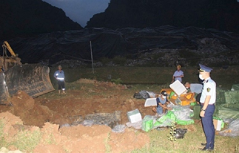 Thanh Hóa: Xử phạt 70 triệu đồng, tiêu hủy 1,2 tấn thực phẩm không nguồn gốc Thanh Hóa: Xử phạt 70 triệu đồng, tiêu hủy 1,2 tấn thực phẩm không nguồn gốc