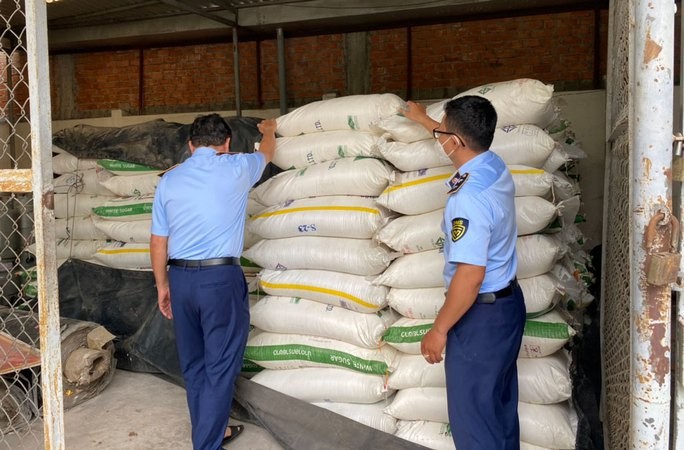 Đường cát nhập lậu bị thu giữ ở Long An Đường cát nhập lậu bị thu giữ ở Long An