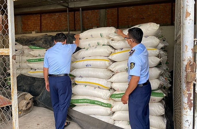 Đường cát nhập lậu bị thu giữ ở Long An Đường cát nhập lậu bị thu giữ ở Long An