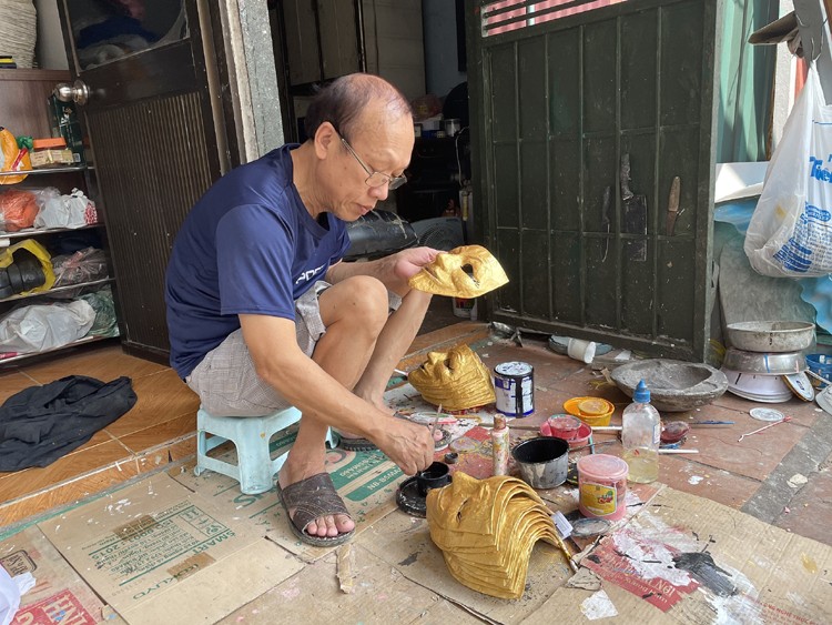 Những nghệ nhân cuối cùng giữa Thủ đô nặng lòng “giữ hồn cốt” đồ chơi trung thu truyền thống Những nghệ nhân cuối cùng giữa Thủ đô nặng lòng “giữ hồn cốt” đồ chơi trung thu truyền thống