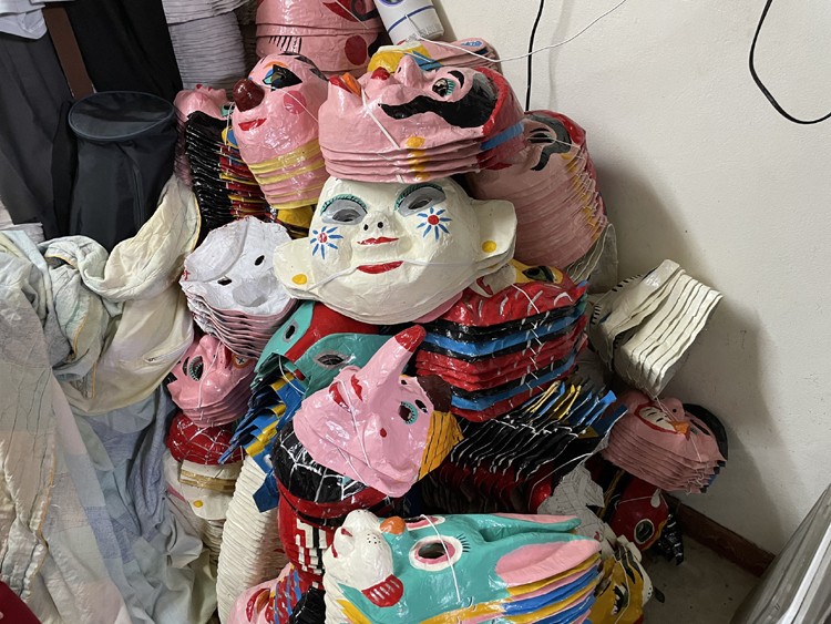 Những nghệ nhân cuối cùng giữa Thủ đô nặng lòng “giữ hồn cốt” đồ chơi trung thu truyền thống Những nghệ nhân cuối cùng giữa Thủ đô nặng lòng “giữ hồn cốt” đồ chơi trung thu truyền thống