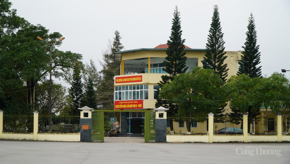 Trạm Kiểm soát liên hợp Km15 - bến đò Dân Tiến có nhiệm vụ phòng, chống buôn lậu được thành lập từ năm 1998 và là 1 trong 2 trạm còn lại hiện nay Trạm Kiểm soát liên hợp Km15 - bến đò Dân Tiến có nhiệm vụ phòng, chống buôn lậu được thành lập từ năm 1998 và là 1 trong 2 trạm còn lại hiện nay