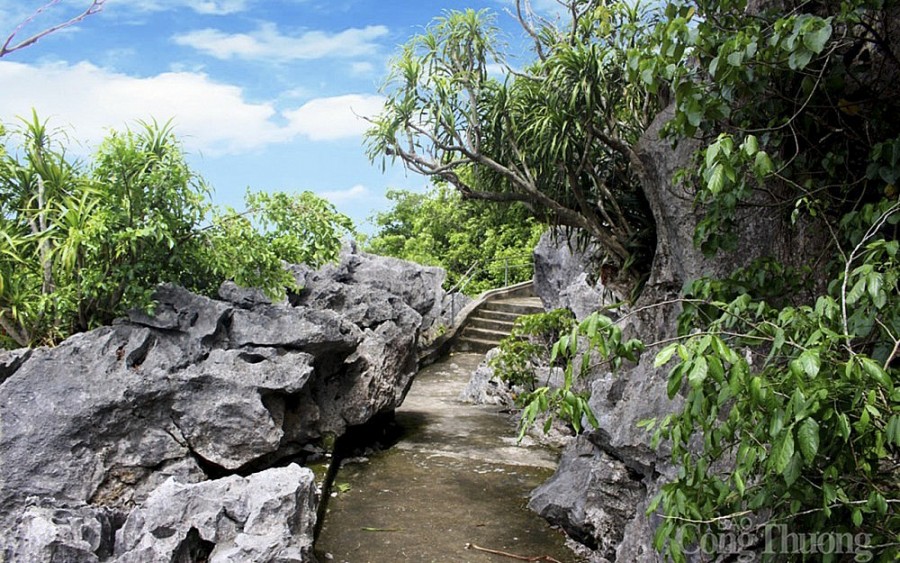 Vẻ đẹp mê hoặc của thánh đường bằng đá ở Nghệ An Vẻ đẹp mê hoặc của thánh đường bằng đá ở Nghệ An