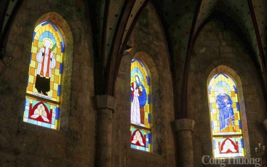 Vẻ đẹp mê hoặc của thánh đường bằng đá ở Nghệ An Vẻ đẹp mê hoặc của thánh đường bằng đá ở Nghệ An