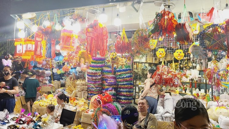 Phố Hàng Mã rộn ràng không khí Tết Trung thu Phố Hàng Mã rộn ràng không khí Tết Trung thu