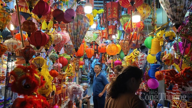 Phố Hàng Mã rộn ràng không khí Tết Trung thu Phố Hàng Mã rộn ràng không khí Tết Trung thu