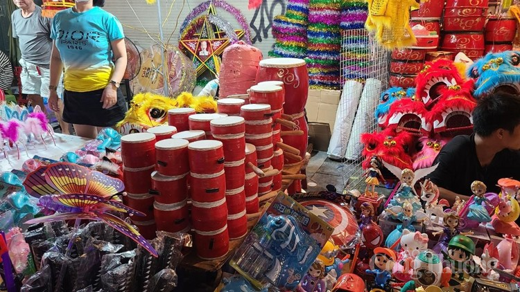 Phố Hàng Mã rộn ràng không khí Tết Trung thu Phố Hàng Mã rộn ràng không khí Tết Trung thu