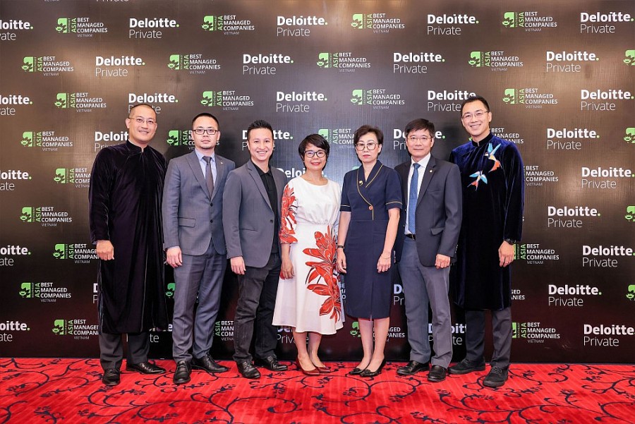 Đại diện Deloitte Việt Nam chụp ảnh lưu niệm cùng Ban lãnh đạo Hệ thống Y tế Vinmec Đại diện Deloitte Việt Nam chụp ảnh lưu niệm cùng Ban lãnh đạo Hệ thống Y tế Vinmec