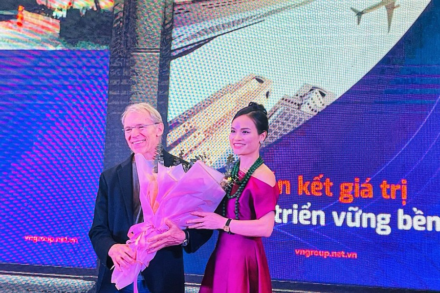 Tập đoàn VNGroup ra mắt bộ nhận diện thương hiệu mới Tập đoàn VNGroup ra mắt bộ nhận diện thương hiệu mới