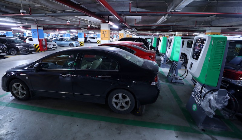 Để các loại xe điện, nhất là ô tô điện có thể bán, lưu hành và sử dụng rộng rãi tại Việt Nam thì phải có hạ tầng các trạm sạc tiêu chuẩn phủ khắp như xe chạy xăng