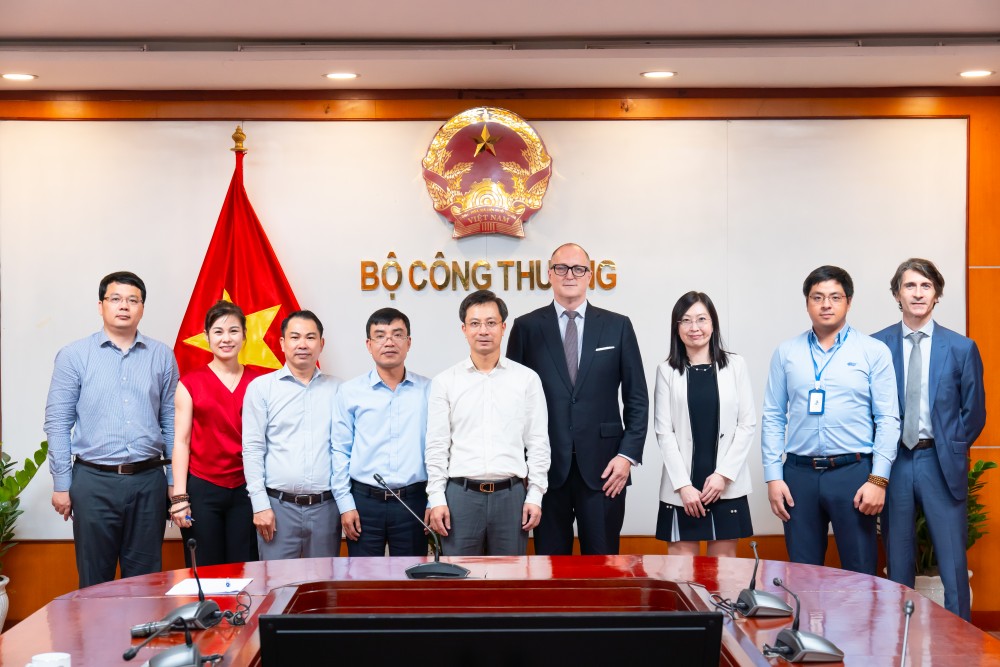 Nhìn lại chặng đường 12 năm xây dựng và phát triển của thị trường giao dịch hàng hóa tại Việt Nam Nhìn lại chặng đường 12 năm xây dựng và phát triển của thị trường giao dịch hàng hóa tại Việt Nam