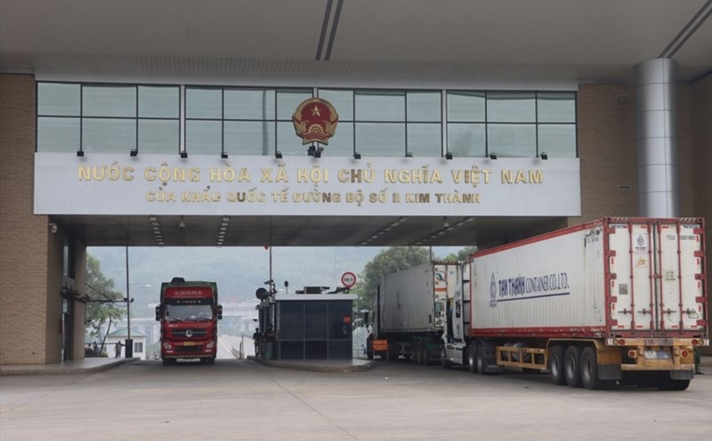 Thanh long, dưa hấu xuất khẩu mạnh qua cửa khẩu Lào Cai Thanh long, dưa hấu xuất khẩu mạnh qua cửa khẩu Lào Cai
