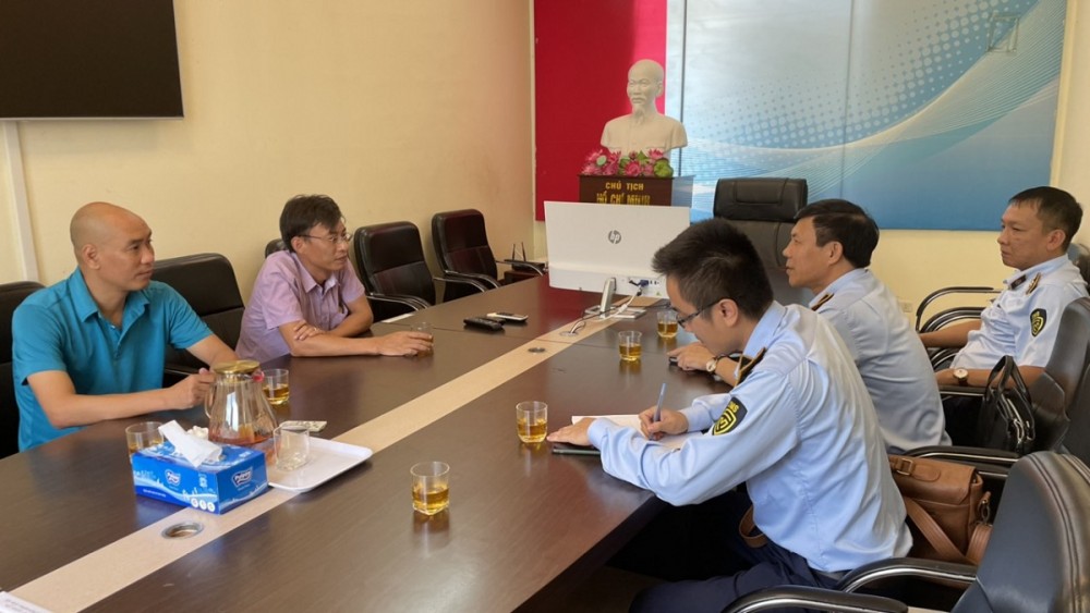 Lãnh đạo Cục Quản lý thị trường Quảng Ninh làm việc với các đơn vị đầu mối kinh doanh xăng dầu trên địa bàn tỉnh Lãnh đạo Cục Quản lý thị trường Quảng Ninh làm việc với các đơn vị đầu mối kinh doanh xăng dầu trên địa bàn tỉnh