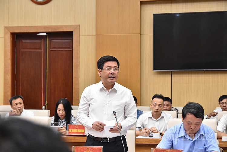 Bộ trưởng Bộ Công Thương Nguyễn Hồng Diên phát biểu Bộ trưởng Bộ Công Thương Nguyễn Hồng Diên phát biểu