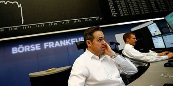 Trái phiếu toàn cầu lần đầu tiên xuống dốc mạnh trong hơn 30 năm