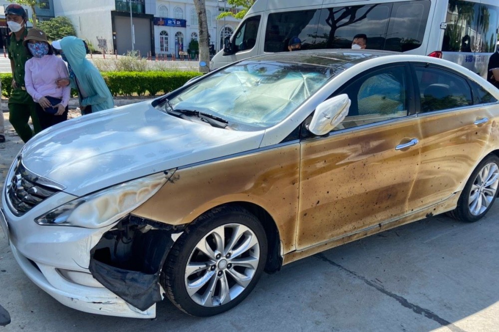 Đà Nẵng: Cháy liên hoàn trước nhà hàng tiệc cưới, thiêu rụi nhiều xe ô tô