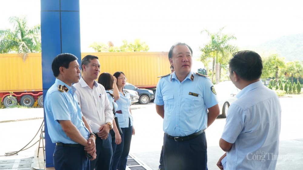 Tổng cục Quản lý thị trường kiểm tra cửa hàng xăng dầu tại Quảng Ninh Tổng cục Quản lý thị trường kiểm tra cửa hàng xăng dầu tại Quảng Ninh