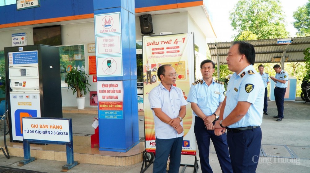 Tổng cục Quản lý thị trường kiểm tra cửa hàng xăng dầu tại Quảng Ninh Tổng cục Quản lý thị trường kiểm tra cửa hàng xăng dầu tại Quảng Ninh