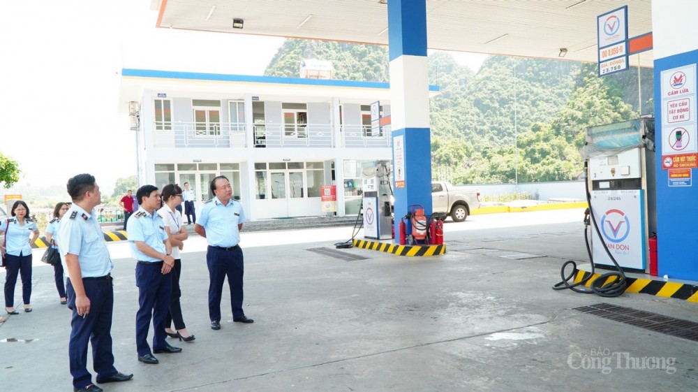 Tổng cục Quản lý thị trường kiểm tra cửa hàng xăng dầu tại Quảng Ninh Tổng cục Quản lý thị trường kiểm tra cửa hàng xăng dầu tại Quảng Ninh