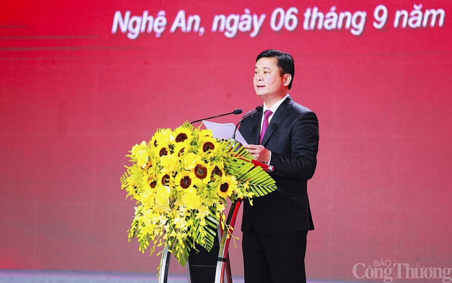 Ông Thái Thanh Quý - Bí thư Tỉnh uỷ Nghệ An trình bày diễn văn tại lễ kỷ niệm. Ông Thái Thanh Quý - Bí thư Tỉnh uỷ Nghệ An trình bày diễn văn tại lễ kỷ niệm.