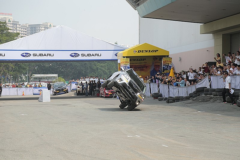 Show trình diễn ô tô mạo hiểm Subaru Russ Swift Stunt đã trở lại Việt Nam Show trình diễn ô tô mạo hiểm Subaru Russ Swift Stunt đã trở lại Việt Nam