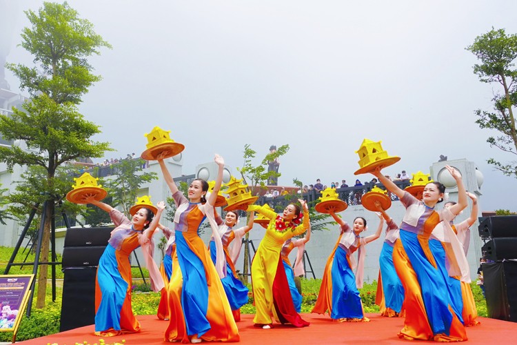 Sun World Ba Den Mountain tổ chức đêm hội trăng rằm với nhiều hoạt động hấp dẫn Sun World Ba Den Mountain tổ chức đêm hội trăng rằm với nhiều hoạt động hấp dẫn