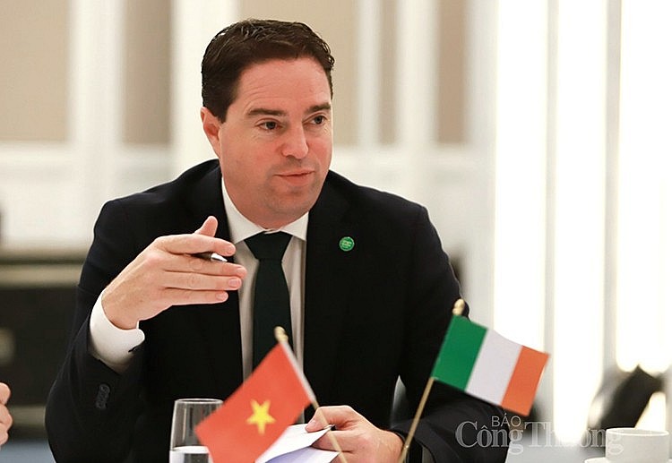 Ông Martin Heydon - Quốc vụ khanh Bộ Nông nghiệp, Thực phẩm và Hàng Hải Ireland Ông Martin Heydon - Quốc vụ khanh Bộ Nông nghiệp, Thực phẩm và Hàng Hải Ireland