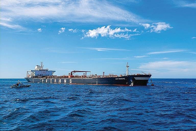 Tàu Mercury trên vịnh Việt Thanh Tàu Mercury trên vịnh Việt Thanh