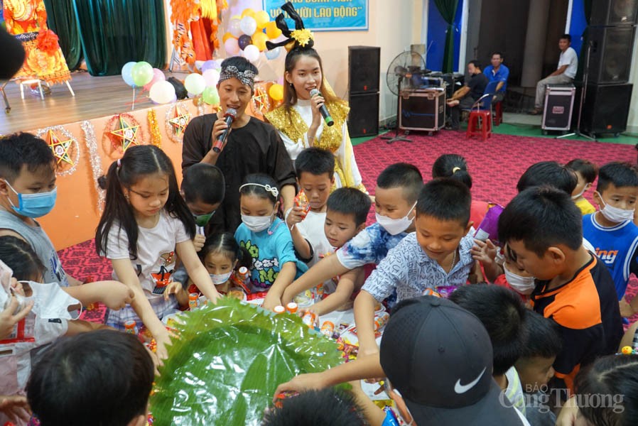 Đà Nẵng: Tặng quà Trung thu cho hàng nghìn em nhỏ có hoàn cảnh khó khăn