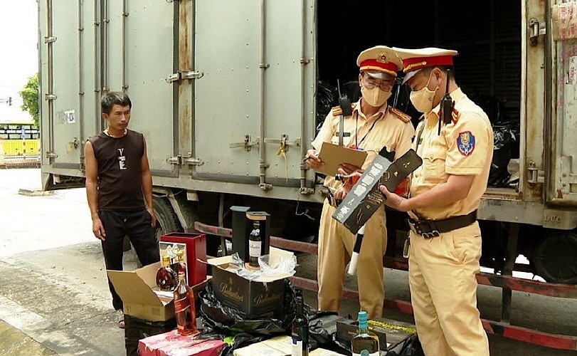 Ninh Bình: Bắt giữ hơn 2.000 chai rượu không nguồn gốc xuất xứ Ninh Bình: Bắt giữ hơn 2.000 chai rượu không nguồn gốc xuất xứ