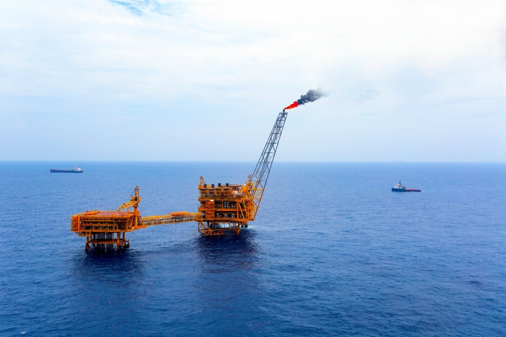 Công Thương qua góc nhìn báo chí ngày 12/9: Không để Việt Nam thiếu năng lượng