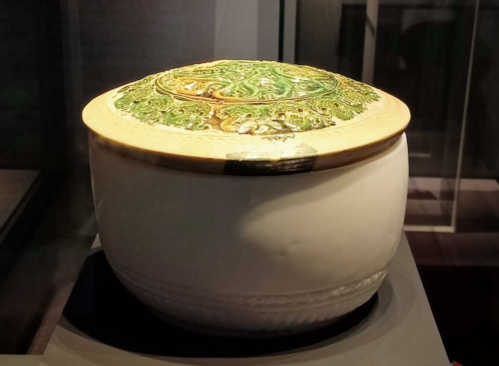 Ngỡ ngàng vẻ đẹp những “Báu vật hoàng cung Thăng Long”