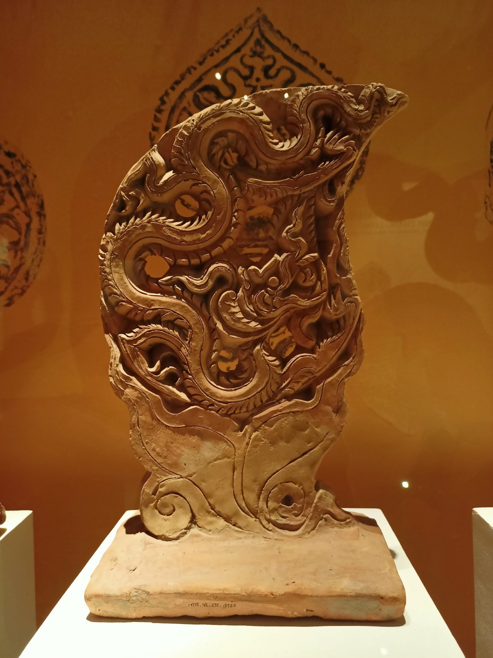 Ngỡ ngàng vẻ đẹp những “Báu vật hoàng cung Thăng Long”