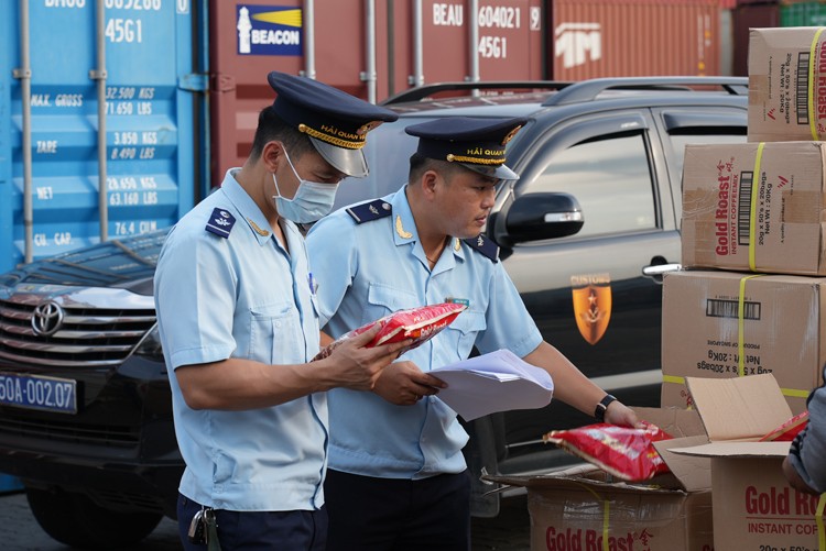 Quyết liệt trong xử lý buôn lậu, gian lận thương mại Quyết liệt trong xử lý buôn lậu, gian lận thương mại