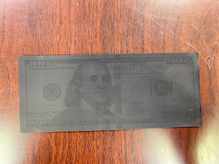 Hải quan bắt giữ ngăn chặn đối tượng mang 1 triệu USD nhuộm đen ra nước ngoài Hải quan bắt giữ ngăn chặn đối tượng mang 1 triệu USD nhuộm đen ra nước ngoài