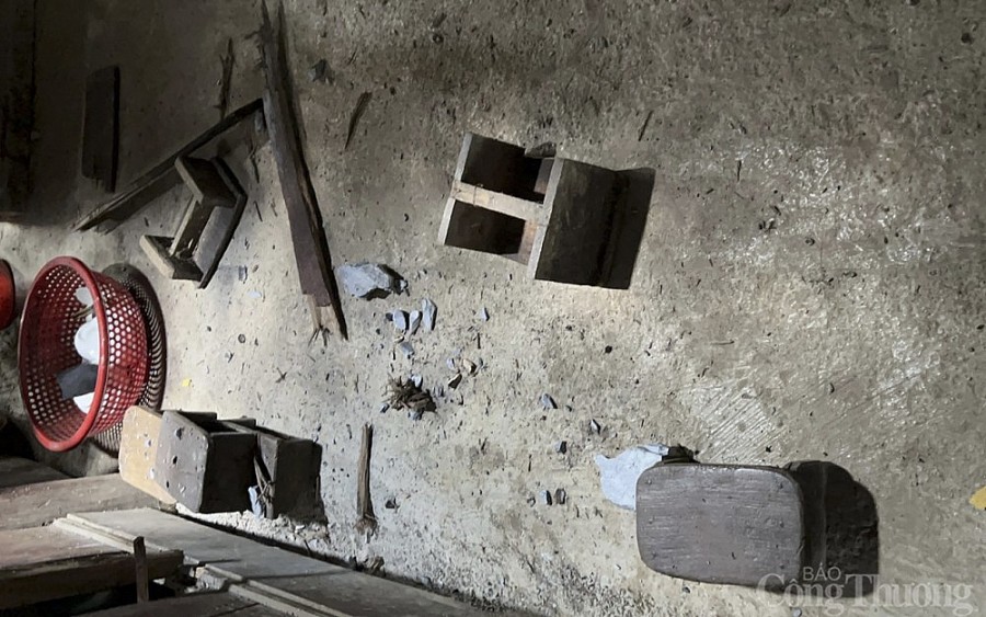 Nghệ An: Đình chỉ doanh nghiệp nổ mìn khai thác đá làm hỏng nhà dân Nghệ An: Đình chỉ doanh nghiệp nổ mìn khai thác đá làm hỏng nhà dân