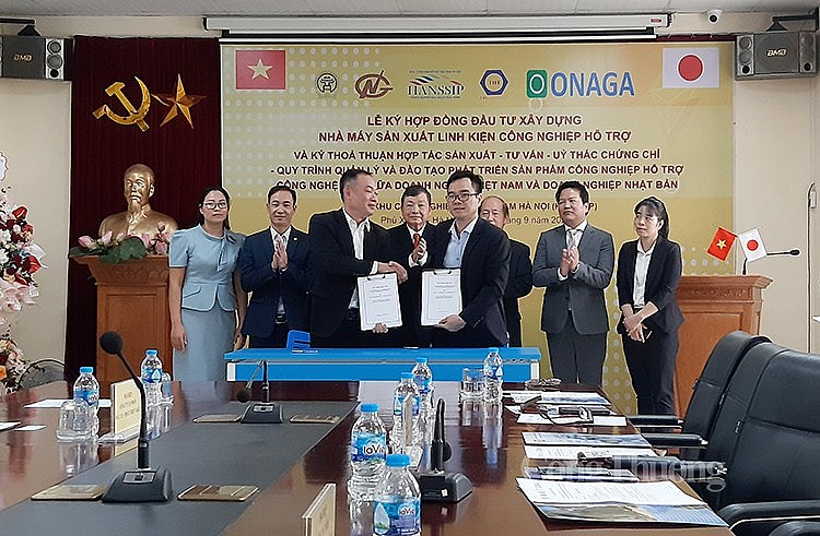 Lễ ký hợp đồng thuê đất đầu xây dựng nhà máy sản xuất linh kiện công nghiệp hỗ trợ Lễ ký hợp đồng thuê đất đầu xây dựng nhà máy sản xuất linh kiện công nghiệp hỗ trợ