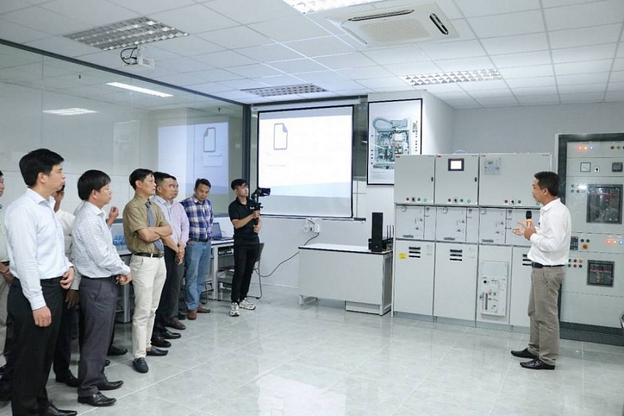 Đại học đầu tiên tại Việt Nam đầu tư phòng thí nghiệm lưới điện thông minh